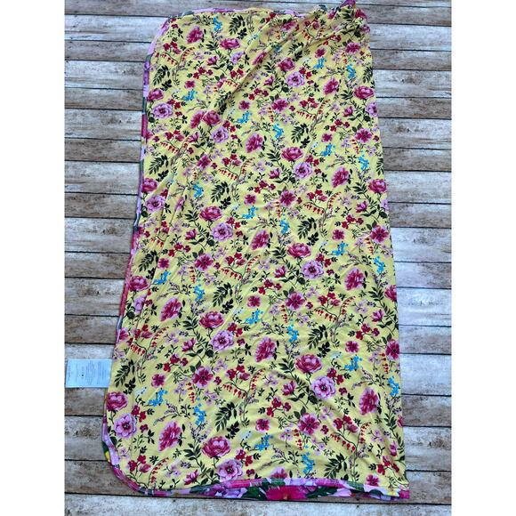 Posh Peanut Malana Floral Bamboo Patoo Blanket 40x40" - Picture 6 of 9